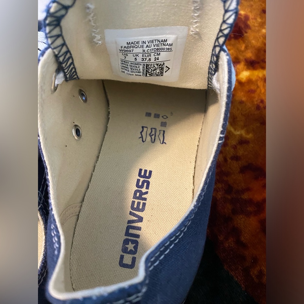 Converse - Picture 2 of 3